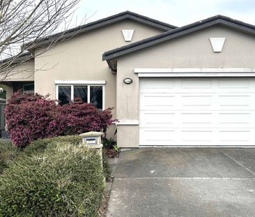 4 Bedroom, Clive - Photo 2