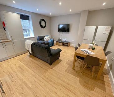 5 bedroom flat to rent - Photo 1