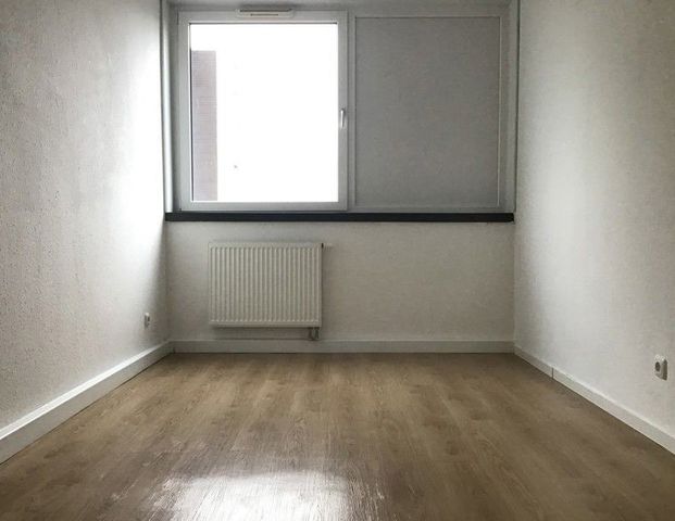 Bezugsfertige 3-Zimmer-Wohnung mit sonnigem Balkon! - Photo 1