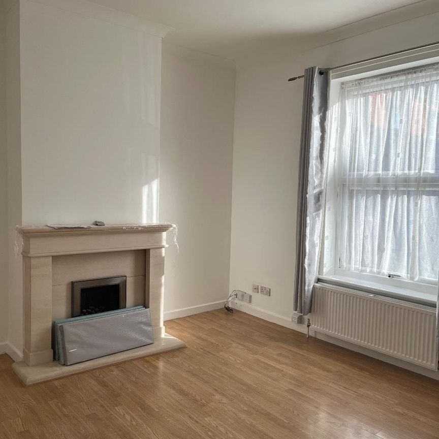 4 Bed Terraced House, Aviary Road, LS12 - Photo 1