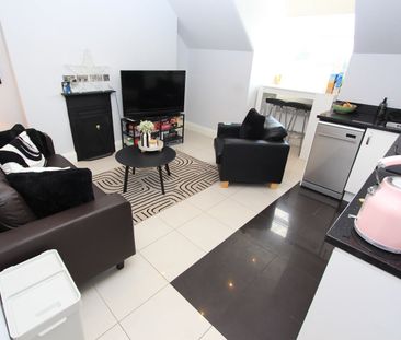 2 Bed Flat, Heath Street, NW3 - Photo 1