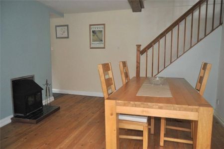 3 bedroom semi-detached house to rent - Photo 2