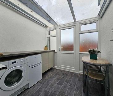 Basildon Avenue, Clayhall, IG5 - Photo 6