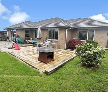 Contemporary Living at Its Best - Photo 4