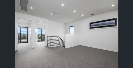 Modern & Newish Art Deco Bayside Beauty - Photo 2