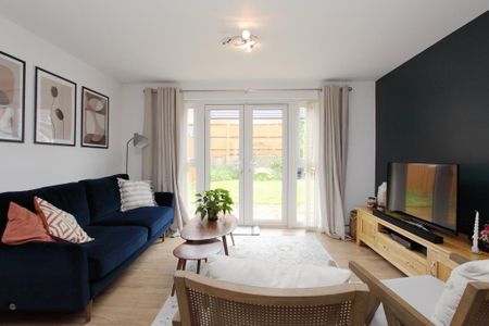 2 bedroom semi-detached house to rent - Photo 3