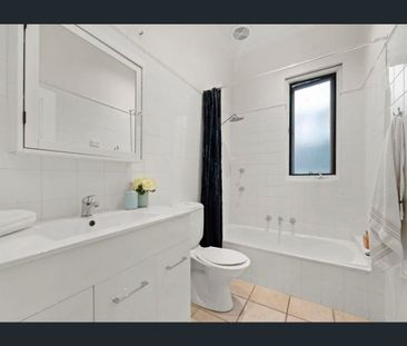 Three Bedroom Home located 500m from Bondi Beach - Photo 6