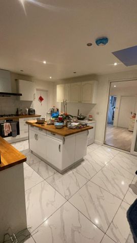 1 bedroom in a house share to rent - Photo 4