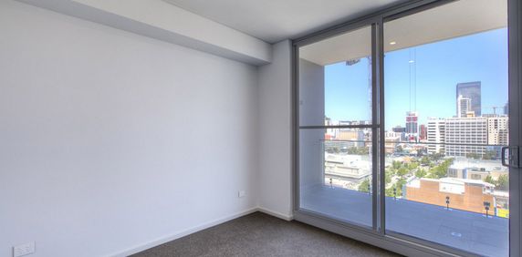 LUXURY 1 BEDROOM APARTMENT - Photo 2