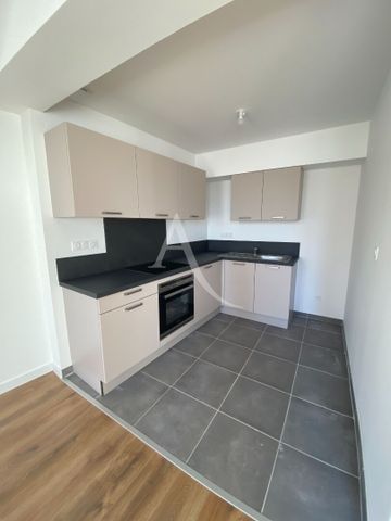 Location Appartement 4 pièces 77m² - Photo 3