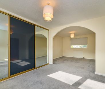 4 bedroom detached house to rent - Photo 3