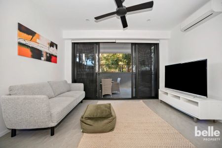 Modern Furnished Ground Floor Apartment with Private Courtyard Access - Photo 5