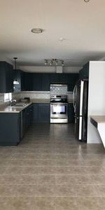 Very Nice 3 Bedroom Upper Suite - Photo 3