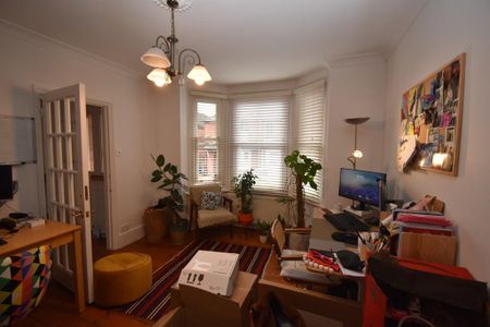 2 bedroom semi-detached house to rent - Photo 5