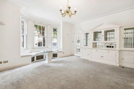 3 bedroom flat in George Street - Photo 2