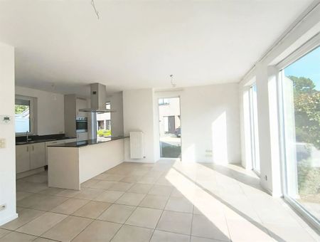 Recente woning met 3 slaapkamers en klein tuintje. In rustige omgeving. - Foto 5