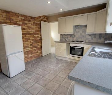 3 bedroom detached bungalow to rent - Photo 4