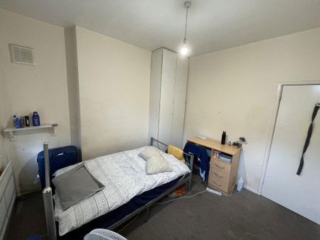 4 bedroom terraced house to rent - Photo 3