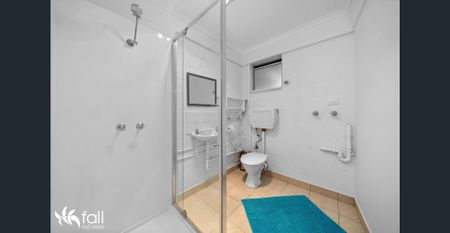 Character filled unit in good location - Photo 3