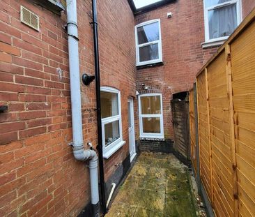 Luton, LU2 - Photo 4