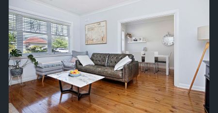 Beautifully updated home in an ideal location - Photo 3