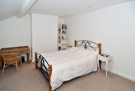 3 bedroom town house to rent Garland Street, Bury St Edmunds - Photo 2