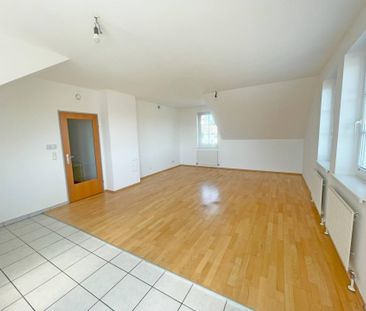 Schöne Dachgeschosswohnung mit Ausblick ins Grüne - Foto 2