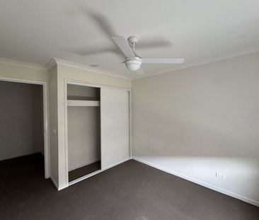 Large modern family home - Photo 3