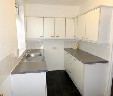 2 bedroom end of terrace house to rent - Photo 5