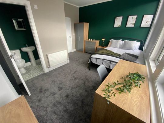 Beechwood Crescent (room 2), Burley, Leeds - Photo 1