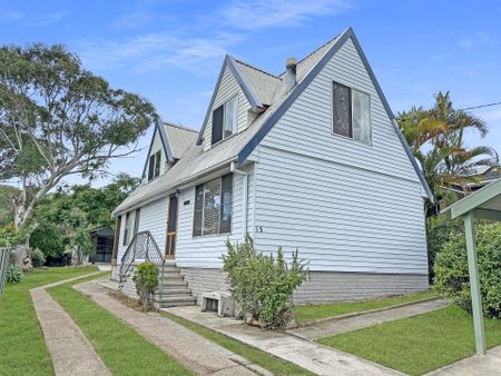 CHARMING 3 BEDROOM COTTAGE - Photo 5
