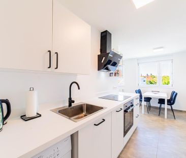 Helles, möbliertes WG Zimmer in einer 3er Frauen WG in zentraler La... - Photo 4