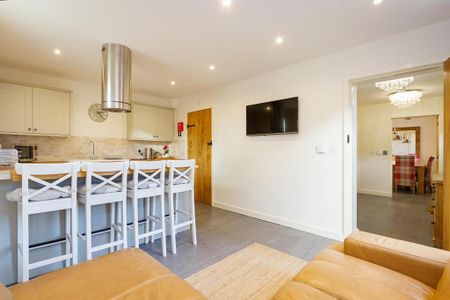 3 bedroom parking to rent - Photo 2