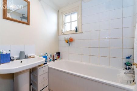 3 bedroom flat to rent - Photo 5