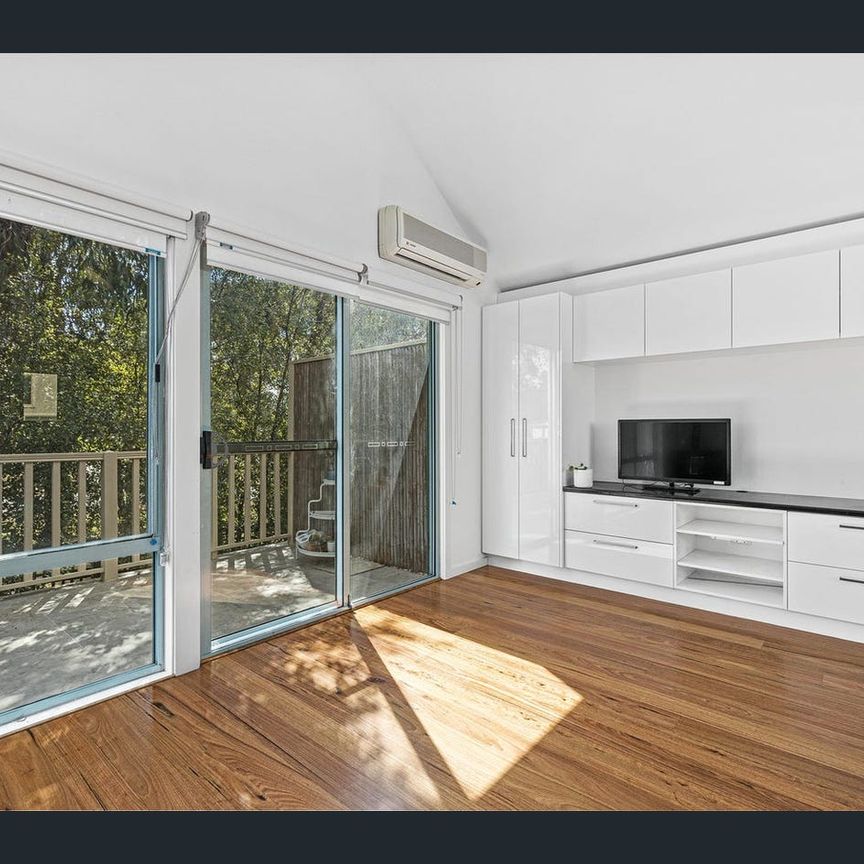 Queenslander vibes!! - Photo 1