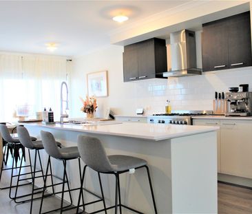 3 BEDROOM FAMILY HOME IN GREAT LOCATION - Photo 3