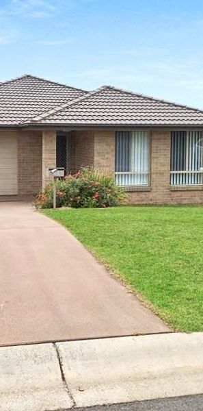 Beautiful family home with generous proportions - Photo 1