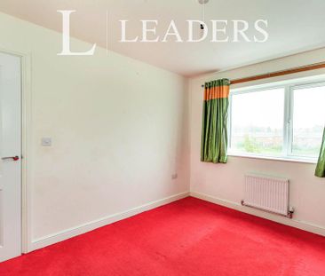 4 bedroom semi-detached house to rent - Photo 3