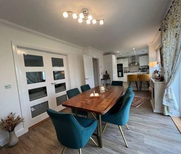 4 bedroom detached house to rent - Photo 3