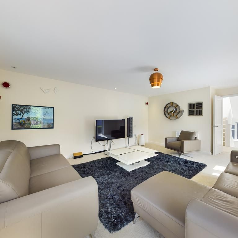 4 bedroom detached house to rent - Photo 1