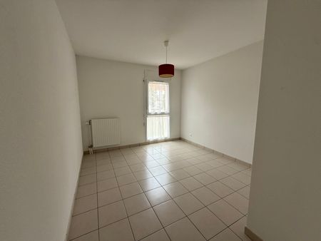 Location Appartement 2 pièces 45m² FLEURY LES AUBRAIS 45400 - Photo 2