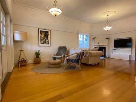 Charming in Every Way! - Photo 5