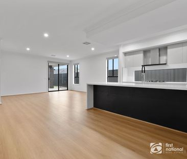 Stylish, Spacious & Ready to Impress in the Heart of Harkness - Photo 3