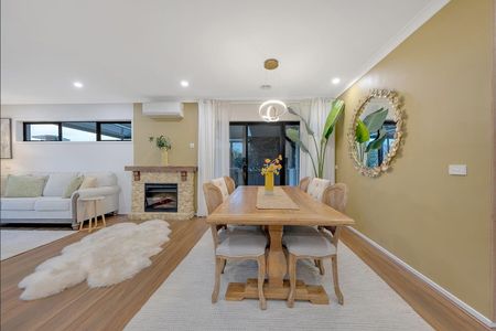 Stunning 4 Bedroom Family Home in South Morang - Photo 4
