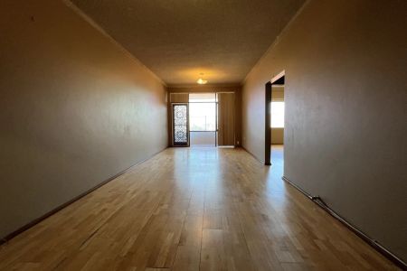 Spacious Unit - Conveniently Located - Photo 3