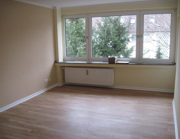 Gepflegte 3 Zimmer Wohnung mit Balkon in gewachsenem Wohnumfeld! - Photo 1