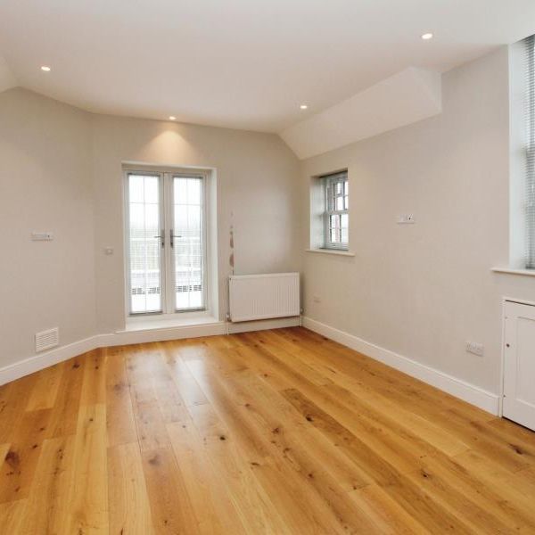 3 bedroom flat to rent - Photo 1