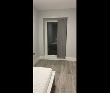 Room in a Shared House, Ashburton Road, RG2 - Photo 2