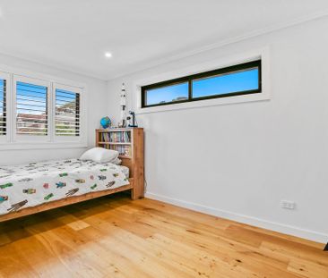 Luxuriously Designed, Near New, Stylish And Sun Kissed Executive St... - Photo 3