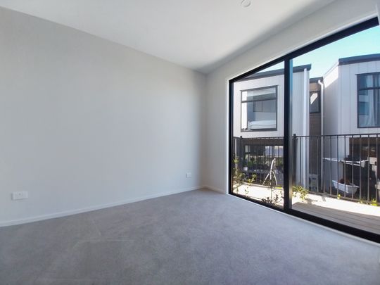 End Townhouse - Four Bedrooms in Mangere Bridge! - Photo 1